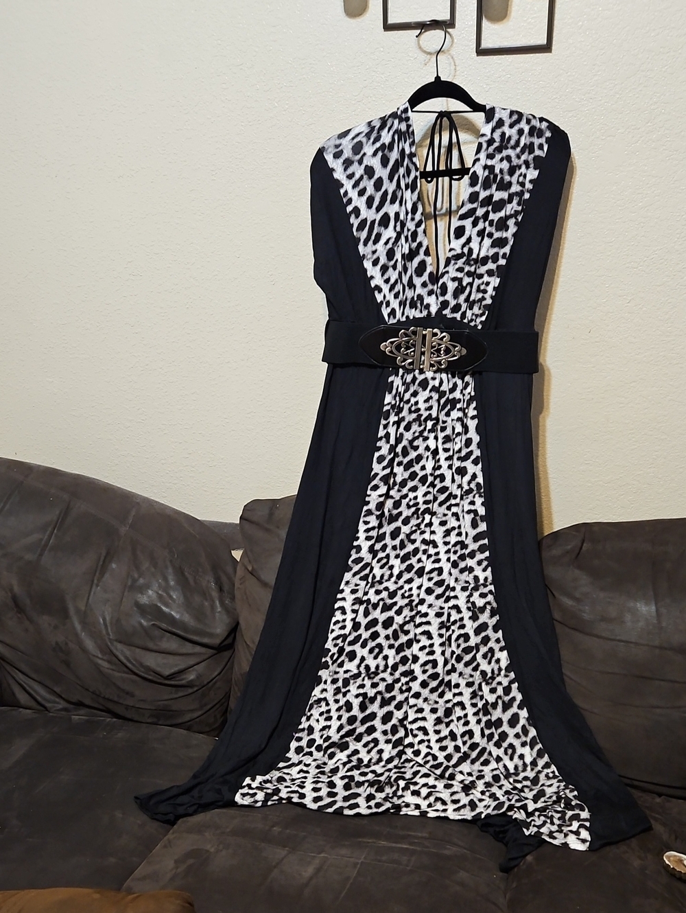 FunFash Black and White Leopard-Accent Maxi Dress with Decorative Belt